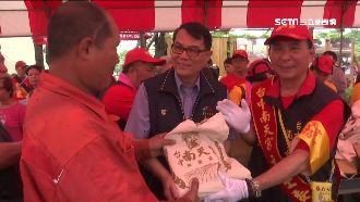 台中南天宮遶境　佈施5萬斤白米