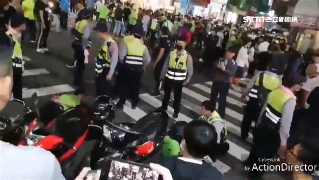 大甲媽回鑾！群眾搶壓轎金爆推擠衝突