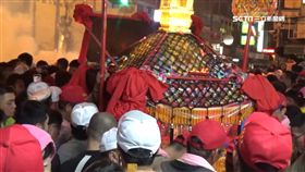 大甲鎮瀾宮媽祖出巡遶境。