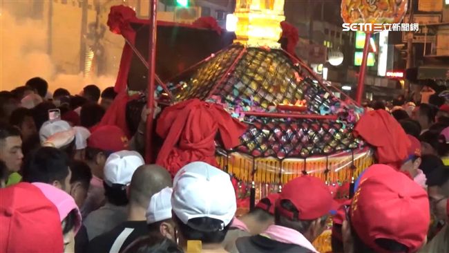 媽祖及大道公出巡　一個下雨一個刮風