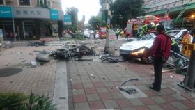 台北,建國南路,車禍,受困（圖／翻攝畫面）