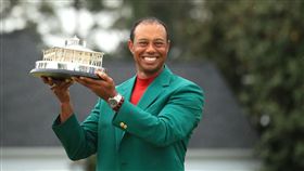 老虎伍茲（Tiger Woods）拿下美國大師賽（亦稱美國高球名人賽）冠軍（圖／翻攝自推特）