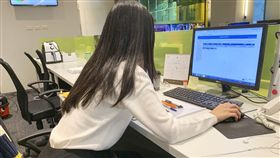 上班族注意！腰痛要人命　坐辦公室「這姿勢」對腰傷害超大（記者詹千雁攝影）