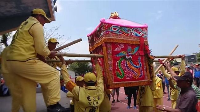 什麼情況！排隊稜轎腳　白沙屯媽竟…