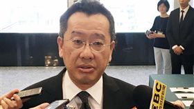 立院財委會考察期交所  顧立雄出席立法院財政委員會10日上午考察期交所，金管會主委顧立雄率期交所、證交所和櫃買中心各級主管出席，並接受媒體採訪。中央社記者鍾榮峰攝  108年4月10日