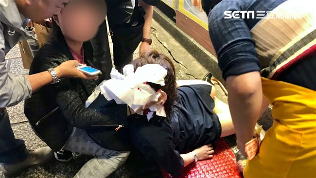 日客遊九份昏倒噴血！警安撫成功救援