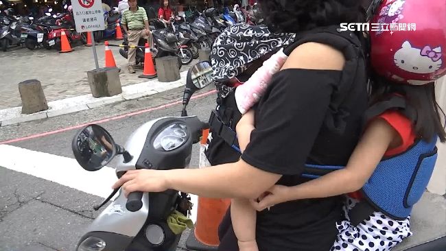 嬤直背孫騎車出車禍　男嬰噴飛腦出血