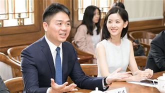 劉強東遭仙人跳？女大生「反覆抵抗」