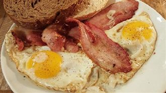 早餐盤賣580元、荷包蛋140元！一票人傻了