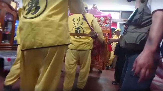 他家中看回鑾直播！白沙屯媽突然上門