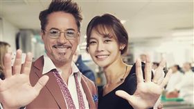 在《復仇者聯盟4》首爾記者會上擔任翻譯的美女安炫牟（안현모）／小勞勃道尼。ＩＧ