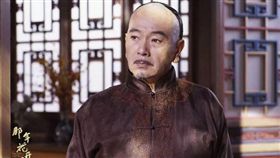 張晨光跟孫儷、何潤東同台演出《那年花開月正圓》/微博