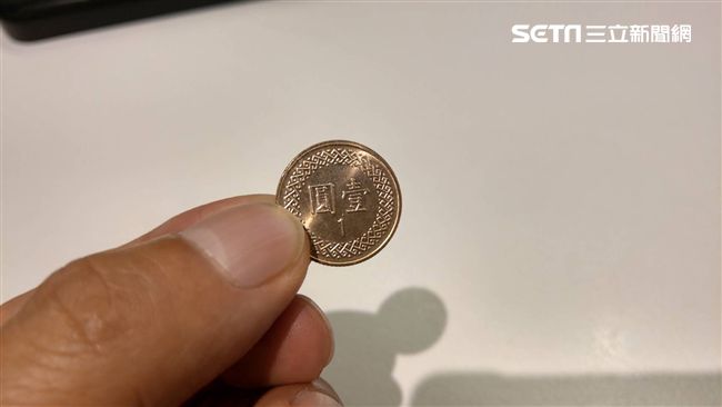 這小弟弟用「一塊錢」　壞全家人行程