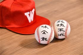 ▲頂新三董魏應充將在臉書公布味全龍教練團與領隊人選。（圖／取自味全龍粉絲團）