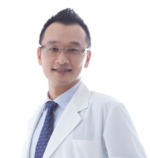 今年8月底雖然開車被追撞，但由於無照上路又想拿國際駕照蒙混過關，被警方當場抓包並開罰。（圖／翻攝畫面）