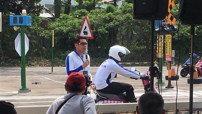 強制上機車駕訓班？  考照前先補習