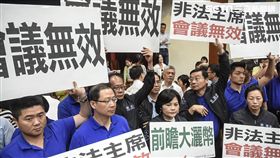 立法院財政委員會聯席審查前瞻基礎建設預算，國民黨杯葛抗議 圖／記者林敬旻攝