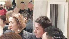 鄭秀文才罕見曬兩人合照不到一個月，就慘遭許志安劈腿 。（圖／翻攝自鄭秀文微博）