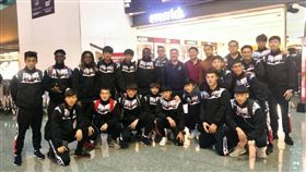 ▲航源FC在桃園機場出前合照發。（圖／航源FC提供）