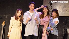 袁詠琳（右）、蔡佩軒（左）兩位實力派女歌手幫《The Lighters》助陣。（圖／杰思音樂提供）