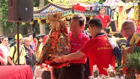 郭台銘赴發跡「慈惠宮」（資料畫面，非4/17）