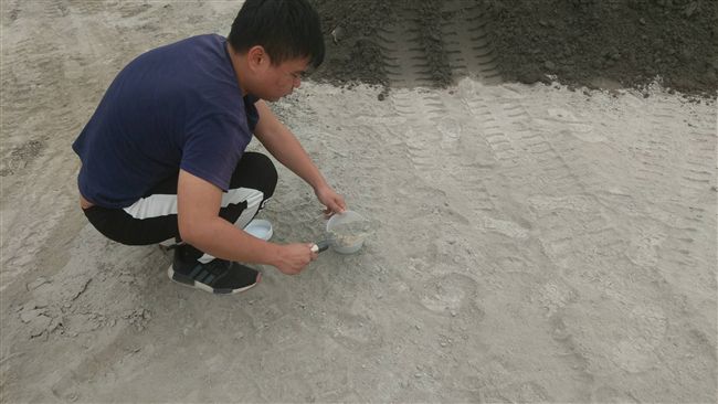 砂石坑遭回填不明土方　高市採樣送驗