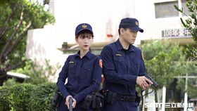 中市警「神鵰俠侶」拍攝新警察制服／中市警提供