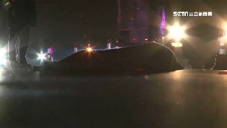 老翁徒步走上國道　遭2車撞飛死亡