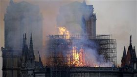 聖母院,大火,火災,耶穌,顯靈,巴黎,法國
Lesley Rowan臉書