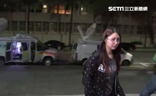 前股市金釵母涉掏空　正妹女兒也交保