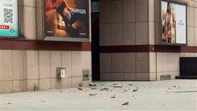 台北,地震,強震,大葉高島屋,磁磚（圖／翻攝自爆料公社）