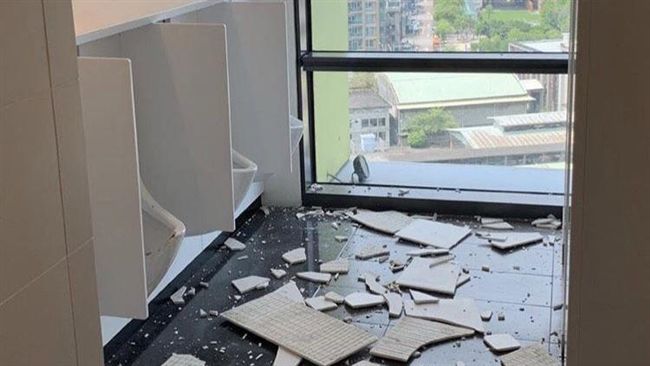 沒開玩笑！松菸15樓男廁碎片滿天飛