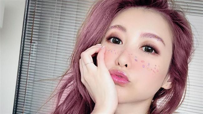 地震驚悚一瞬間！她沒穿褲抱狗衝出門