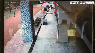 劇晃逃命畫面！師生嚇狂奔衝出教室