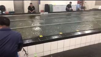 地震／另類「海波浪」釣蝦場地震瞬間