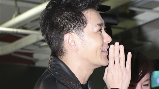 剛出電梯就猛搖！林志穎忙找妻小下落