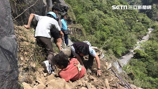 強震落石！中橫公路13點起禁止進入