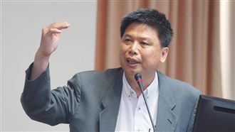 嗆小英沒當兵　他反酸韓：當過總統嗎