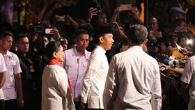 佐科威親中路線受矚目印尼總統佐科威預計月底前往北京參加第2屆「一帶一路」高峰會，學者指出，他吸引中資投資印尼政策引發疑慮，必須更小心。圖為他參加第五場總統選舉的辯論。中央社記者石秀娟雅加達攝  108年4月18日