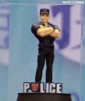 全國新式警便服公仔。（記者邱榮吉/攝影）