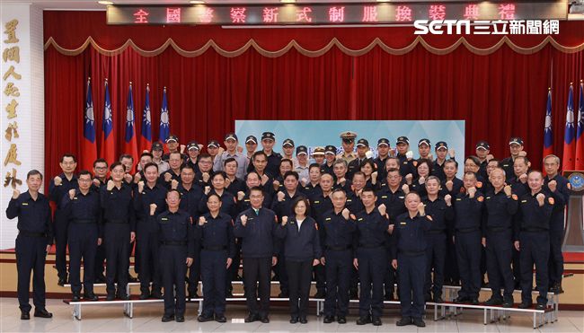 蔡英文總統18日出席「全國新式警便服換裝典禮」。（記者邱榮吉/攝影）