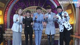 賀一航父子登《MUCH金點秀》，演唱《愛你一萬年》。張秀卿、林莉、曾治豪。（圖／年代提供）