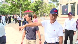 郭台銘勘災出糗　喊：地震不分藍綠
