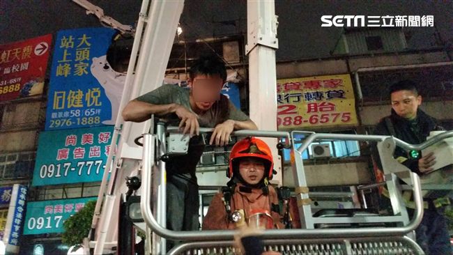 三重火警5人呼救　2翁燒傷送醫救治