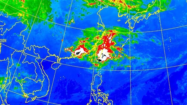 雷擊伴強風大雨！「颮線」進入南台灣