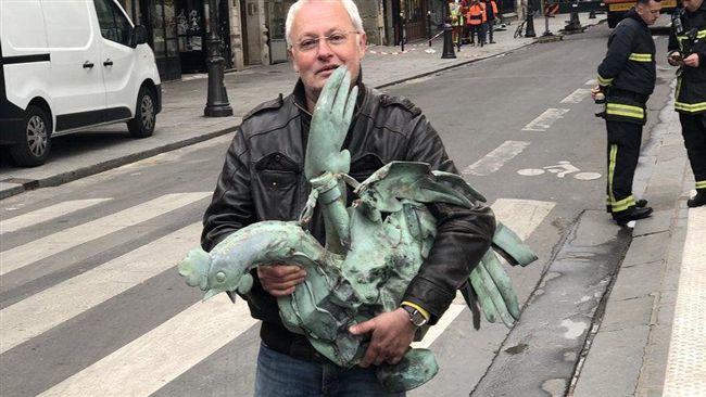 聖母院最頂端聖雞　遭發現奇蹟落在這