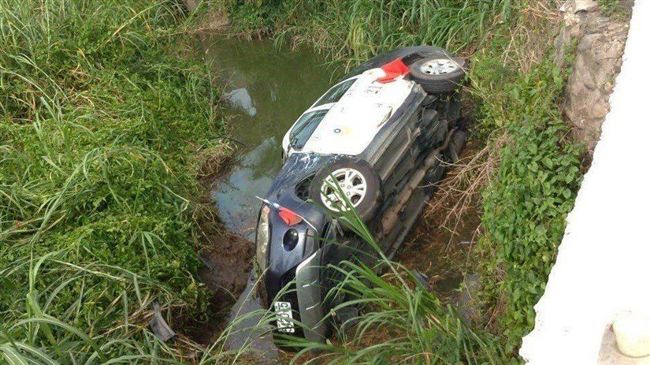 地震後警車翻落水溝　真相是…