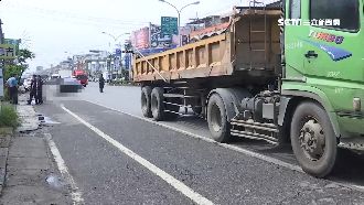 騎士遭砂石車輾斃　駕駛：沒看到機車