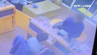 通訊行手機遭掉包　老闆險成竊賊共犯