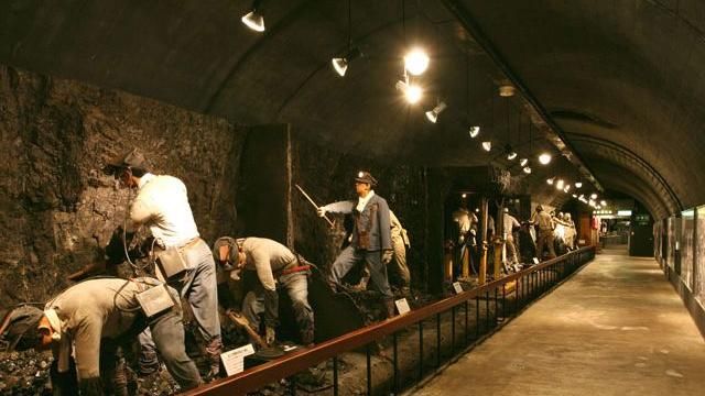 日煤礦博物館遭祝融　火勢延燒難撲滅